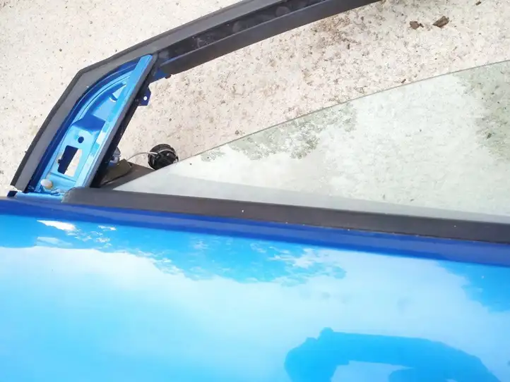 Ford Focus (2005 - 2008) Накладка стекла передней двери — фото 3