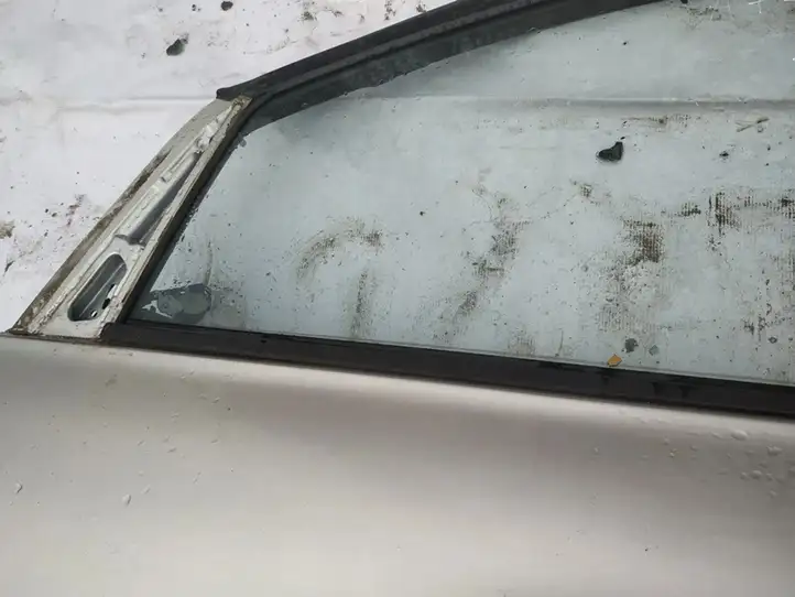 Toyota Avensis Verso (2001 - 2004) Накладка стекла передней двери — фото 3