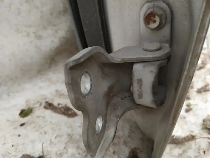 Toyota Yaris Verso (1999 - 2005) Верхняя петля передней двери — фото 2