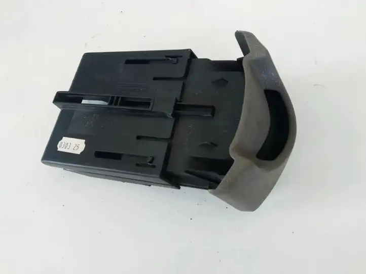 Citroen Xsara Picasso (1999 - 2012) 9635581577 Передняя пепельница — фото 2