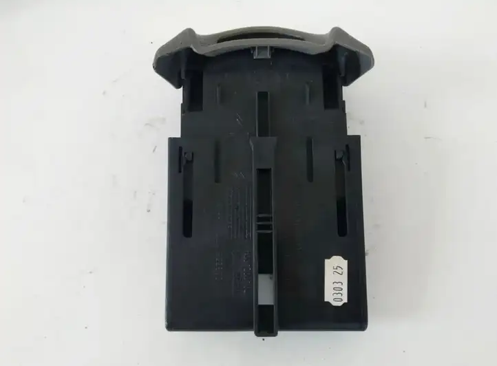 Citroen Xsara Picasso (1999 - 2012) 9635581577 Передняя пепельница — фото 3