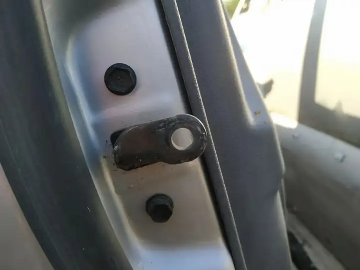 Kia Sportage (2004 - 2008) Ограничитель двери — фото 3