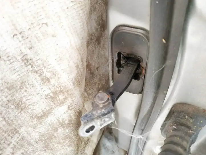 Nissan Qashqai (2006 - 2010) Ограничитель двери — фото 3