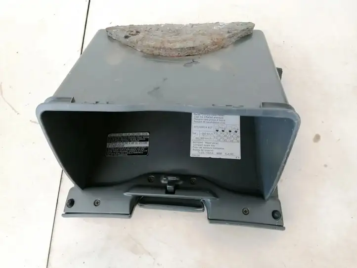 Toyota Yaris (2003 - 2005) 555500d010b Вещевой ящик — фото 3