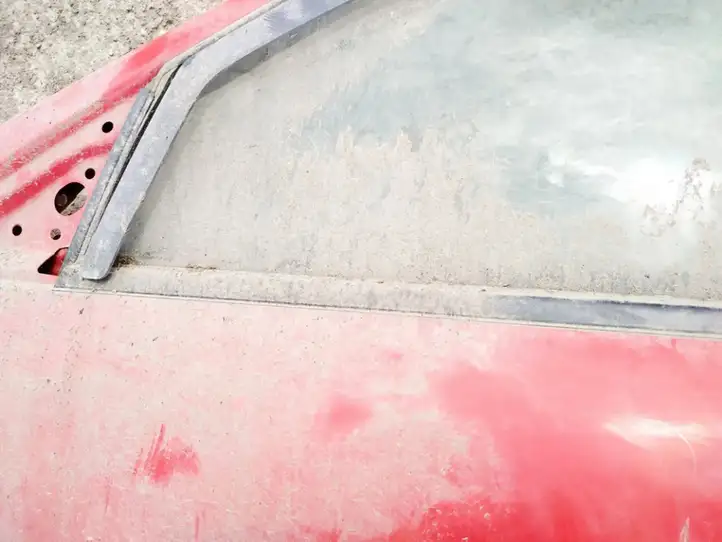 Nissan Primera (2000 - 2001) Накладка стекла передней двери — фото 3