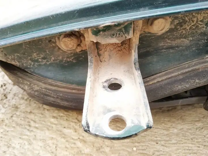 Toyota Corolla E120 E130 (2000 - 2004) Нижняя петля задней двери — фото 2