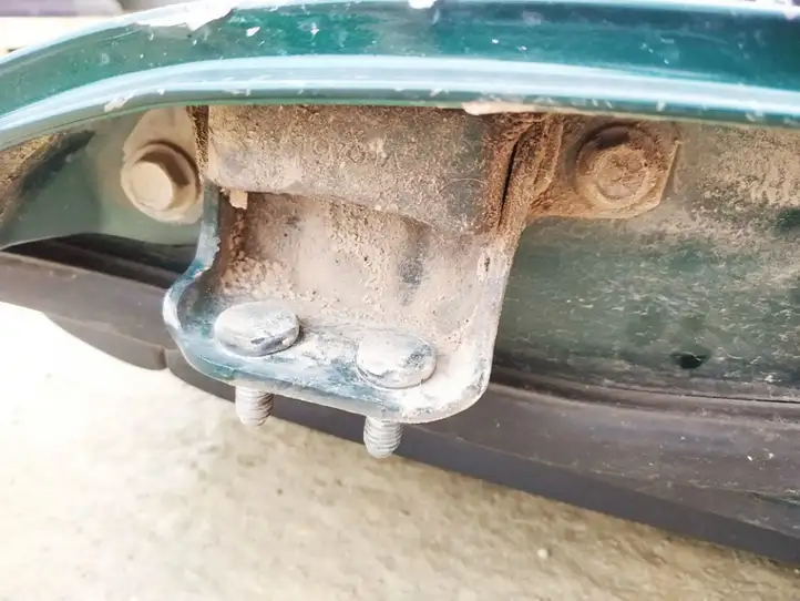 Toyota Corolla E120 E130 (2000 - 2004) Нижняя петля задней двери — фото 2