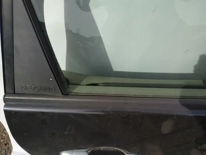 Renault Scenic II - Grand scenic II (2003 - 2006) Накладка стекла задней двери — фото 2