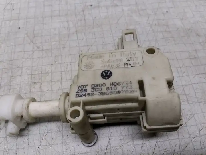 Volkswagen PASSAT B6 (2005 - 2010) 3C0810773 Привод замка крышки топливного бака — фото 3