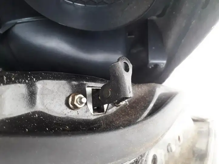 Toyota Corolla Verso E121 (2001 - 2004) Ограничитель задней двери — фото 1