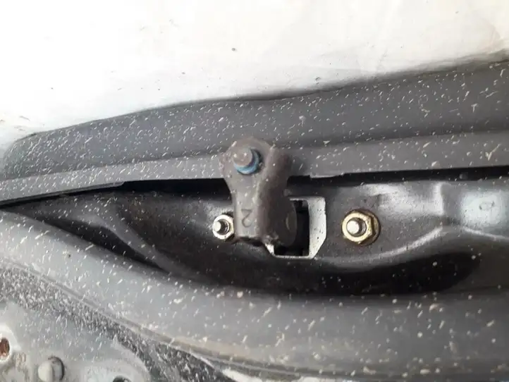 Toyota Corolla Verso E121 (2001 - 2004) Ограничитель задней двери — фото 1