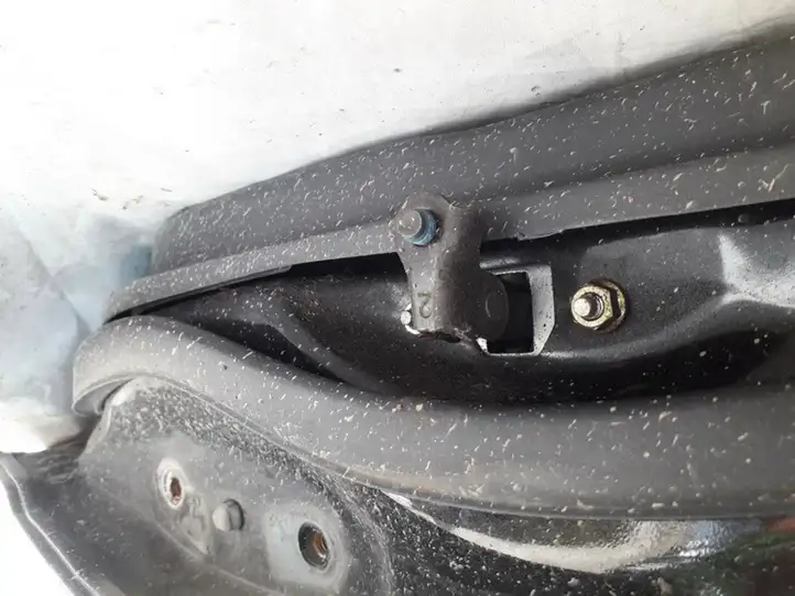 Toyota Corolla Verso E121 (2001 - 2004) Ограничитель задней двери — фото 2