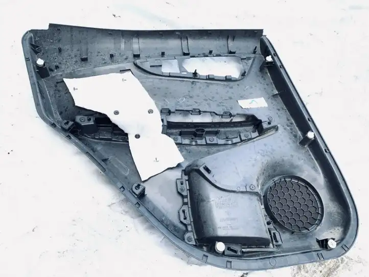 Nissan Qashqai (2013 - 2017) 829224ea1a Обшивка задней двери — фото 2