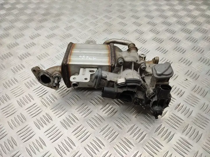 Volkswagen Crafter (2016 - )  04l131512ch Охладитель EGR