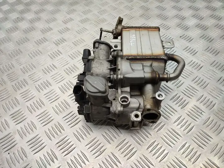 Volkswagen Crafter (2016 - )  04l131512ch Охладитель EGR