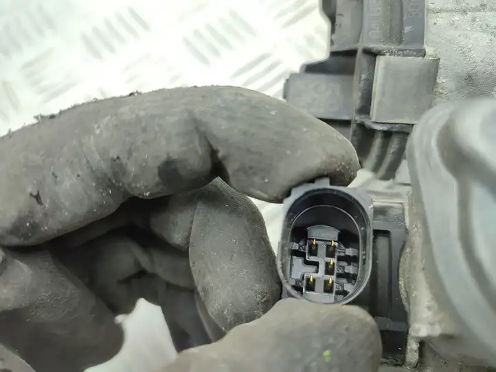 Volkswagen Crafter (2016 - )  04l131512ch Охладитель EGR