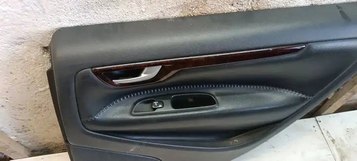 Volvo XC70 (2004 - 2007) 39981289 Обшивка задней двери — фото 3