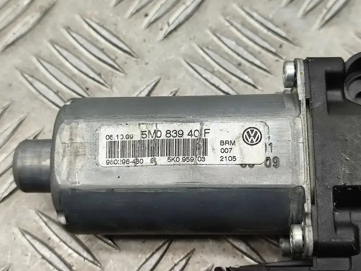Volkswagen PASSAT B6 (2005 - 2010) 5M0839401F Стеклоподъемник задней двери — фото 6