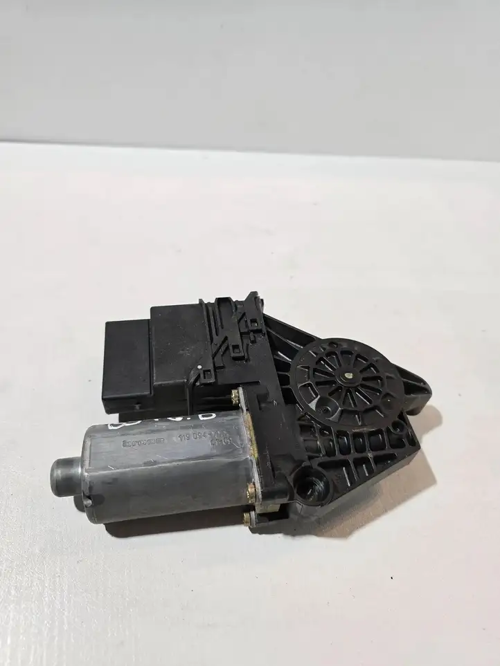 Volkswagen PASSAT B5.5 (2001 - 2005) 0130821696 Стеклоподъемник задней двери — фото 3