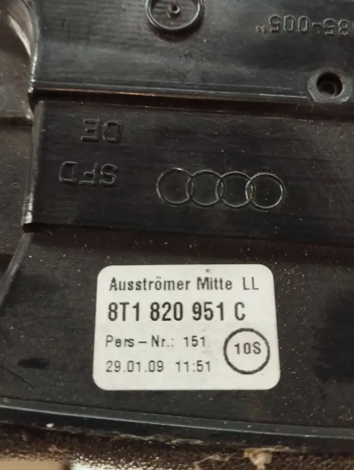 Audi A5 8T 8F (2011 - 2016) 8T1820951C Центральный воздушный дефлектор — фото 3