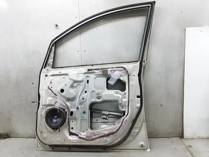 Toyota Avensis Verso (2001 - 2004) Дверь — фото 2