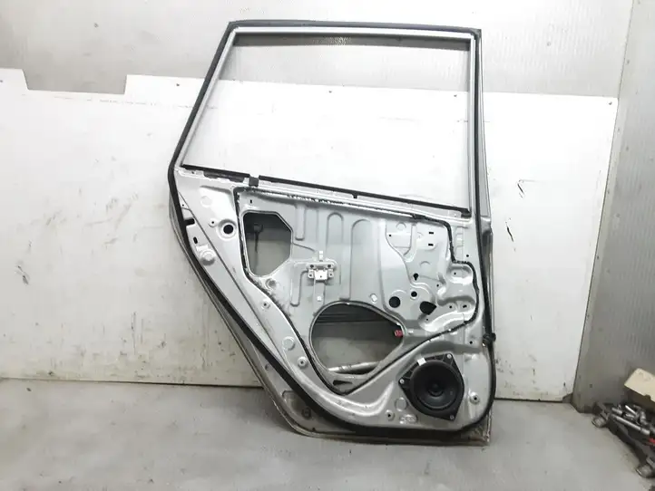 Toyota Corolla Verso E121 (2001 - 2004) Задняя дверь — фото 3