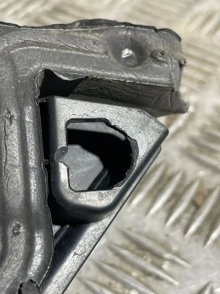 Audi A8 S8 D4 4H (2010 - 2014) 4H0867415A Накладка стекла задней двери — фото 4