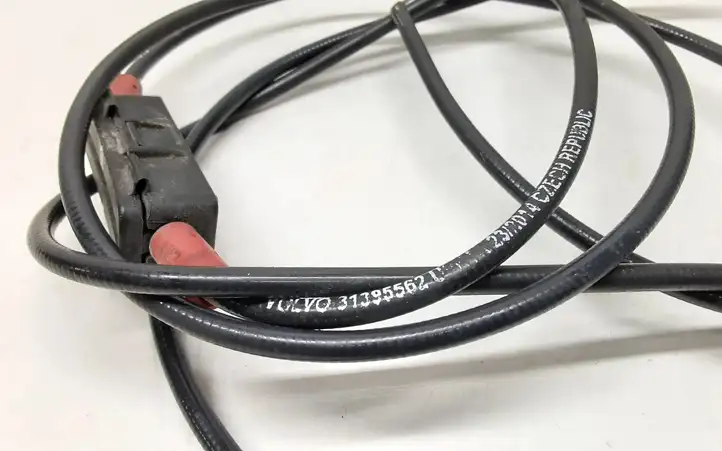 Volvo V40 (2012 - 2016)  31395562 Трос замка капота