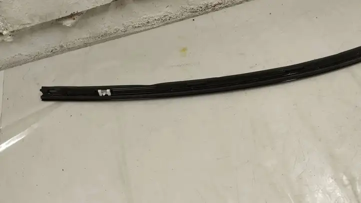 BMW 6 F12 F13 (2010 - 2018) 7221330 Накладка стекла передней двери — фото 2