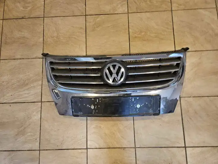 Volkswagen Touran I (2003 - 2010) 1T0853651 Передняя решетка — фото 1