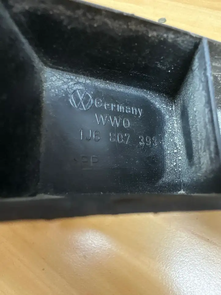 Volkswagen Golf IV (1998 - 2005) 1J6807393 Кронштейн заднего бампера — фото 3