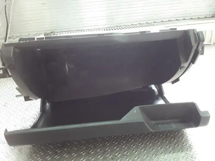 Nissan X-Trail T30 (2001 - 2007) Вещевой ящик — фото 3