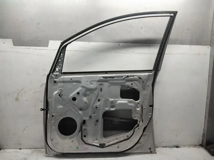 Toyota Avensis Verso (1995 - 2001) Дверь — фото 2