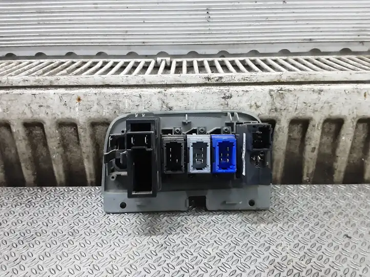 Renault Scenic I (1996 - 2003) 7700432429 Кнопка стеклоподъемников — фото 3