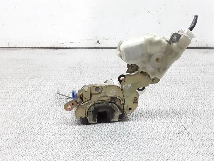 Nissan (2000 - 2006) 8055361U66 Замок передней двери — фото 3