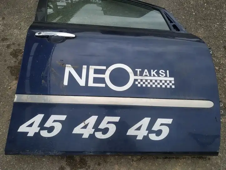 Toyota Avensis Verso (1995 - 2001) melynos Дверь — фото 3