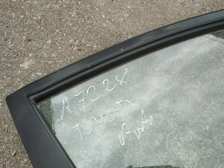 Toyota Avensis Verso (1995 - 2001) melynos Дверь — фото 4