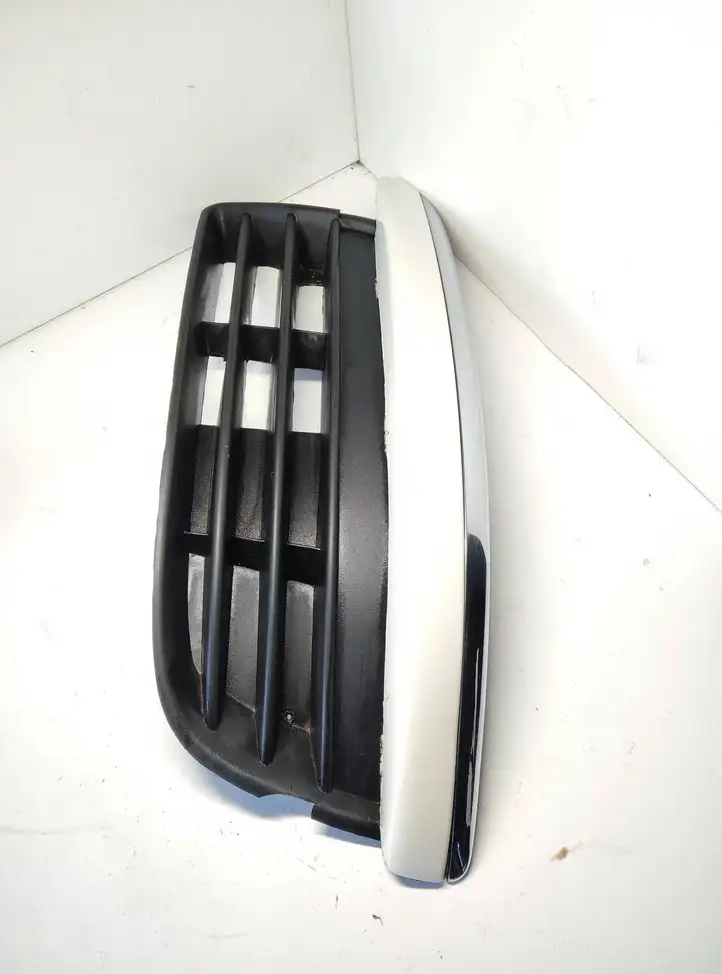 Volkswagen Jetta V (2005 - 2010) 1K0853665 Решетка противотуманной фары — фото 1