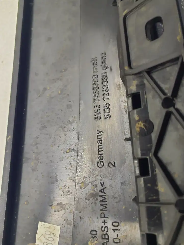 BMW 3 F30 F35 F31 (2012 - 2018) 51357258308 Накладка стекла задней двери — фото 5