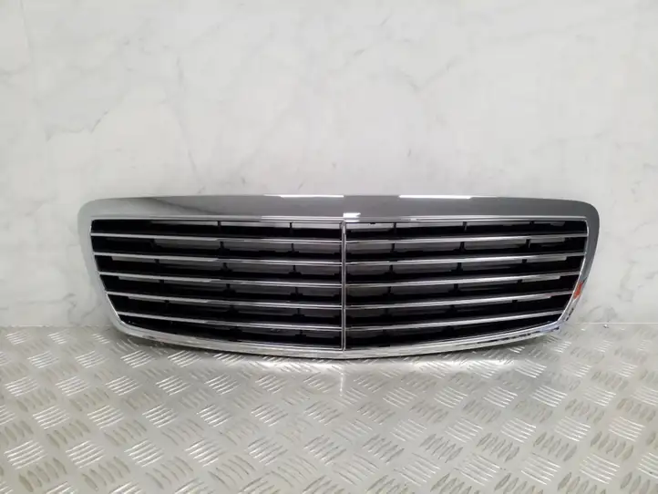Mercedes-Benz E W211 (2002 - 2009) A2118800583 Передняя решетка — фото 2