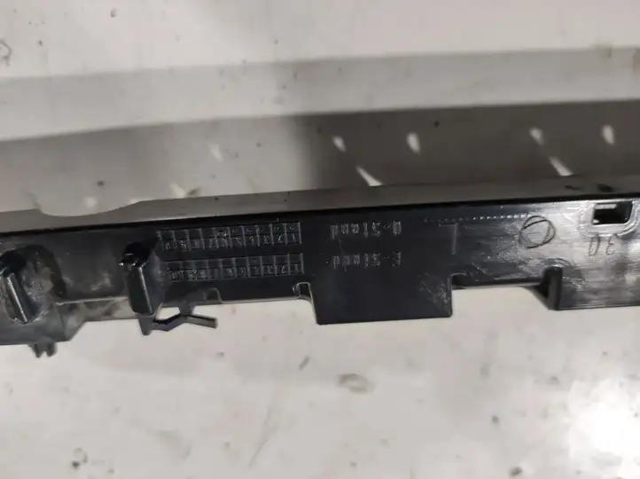 Mercedes-Benz C W204 (2007 - 2014)  A2048800530 Кронштейн заднего бампера