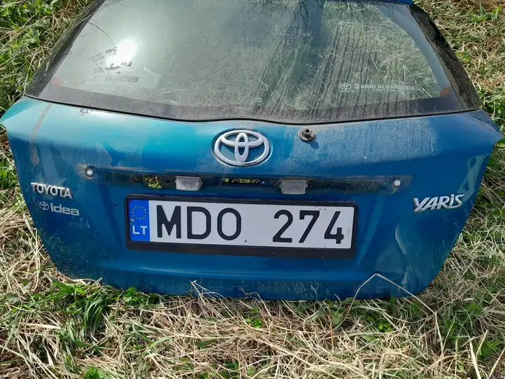 Toyota Yaris (2012 - 2014) NOCODE Крышка багажника — фото 2