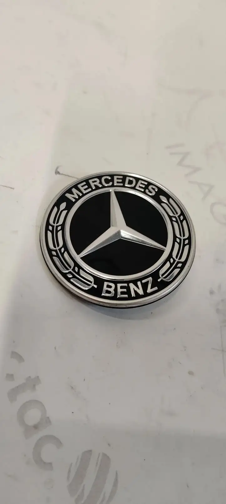 Mercedes-Benz GLC X253/C253 (2015 - ) A0008172605 Эмблема автомобиля — фото 1
