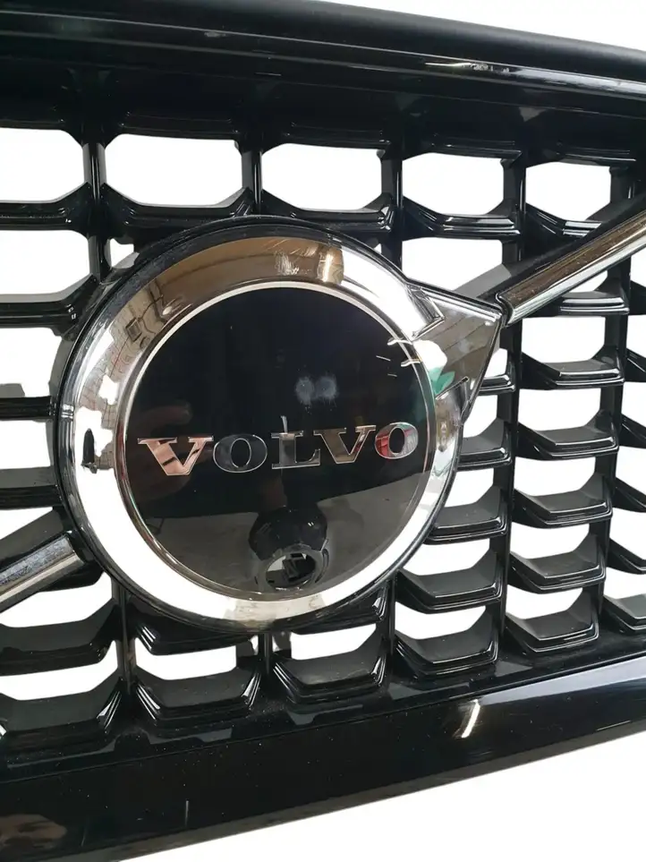 Volvo XC60 (2017 - ) 32291026 Передняя решетка — фото 3