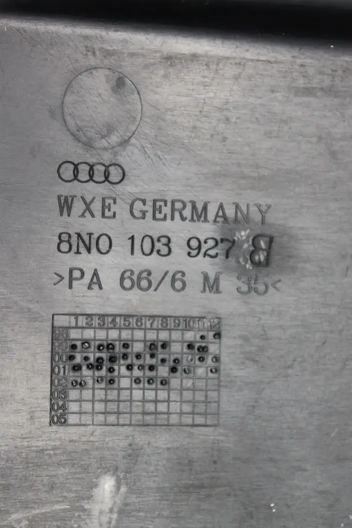 Audi TT Mk1 (1998 - 2003) 8N0103927B Крышка ящика аккумулятора — фото 3