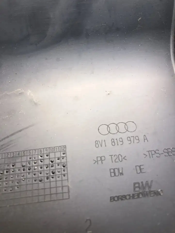 Audi A3/S3 8V (2012 - 2016) 8V1819979A Прочие детали моторного отсека — фото 2