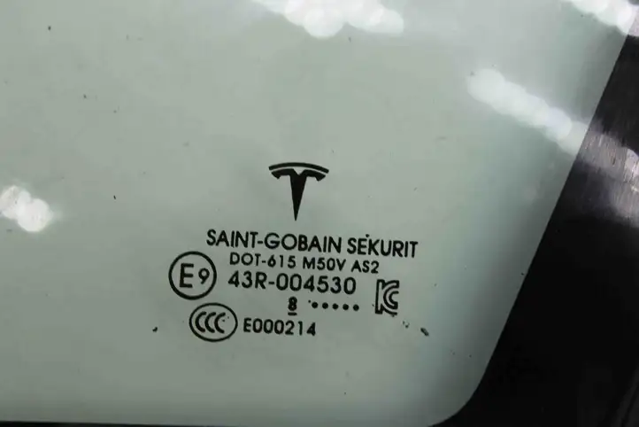 Tesla Model X (2015 - 2021) 105520500D Форточка двери — фото 3