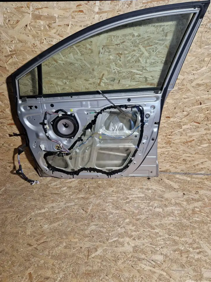 Toyota Corolla Verso AR10 (2004 - 2009) Дверь — фото 3