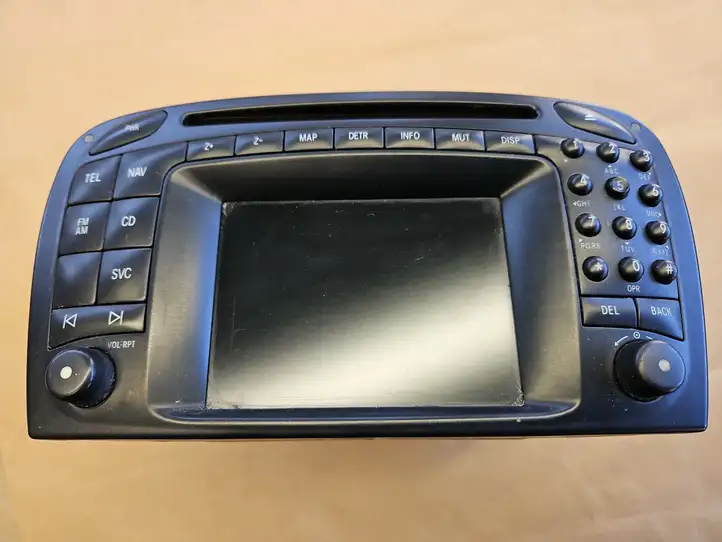 Mercedes-Benz SL R230 (2001 - 2012) A2308200689 Магнитола / мультимедийная система — фото 1