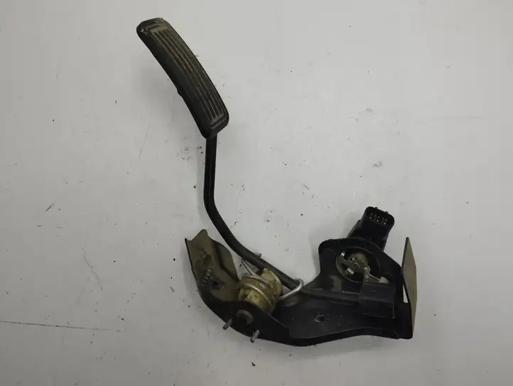 Toyota Corolla Verso AR10 (2004 - 2009) 8928152021 Педаль акселератора — фото 1
